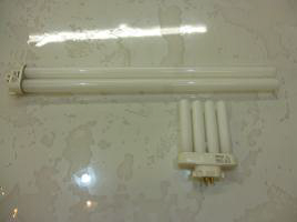 ツイン型の蛍光管が写っている写真