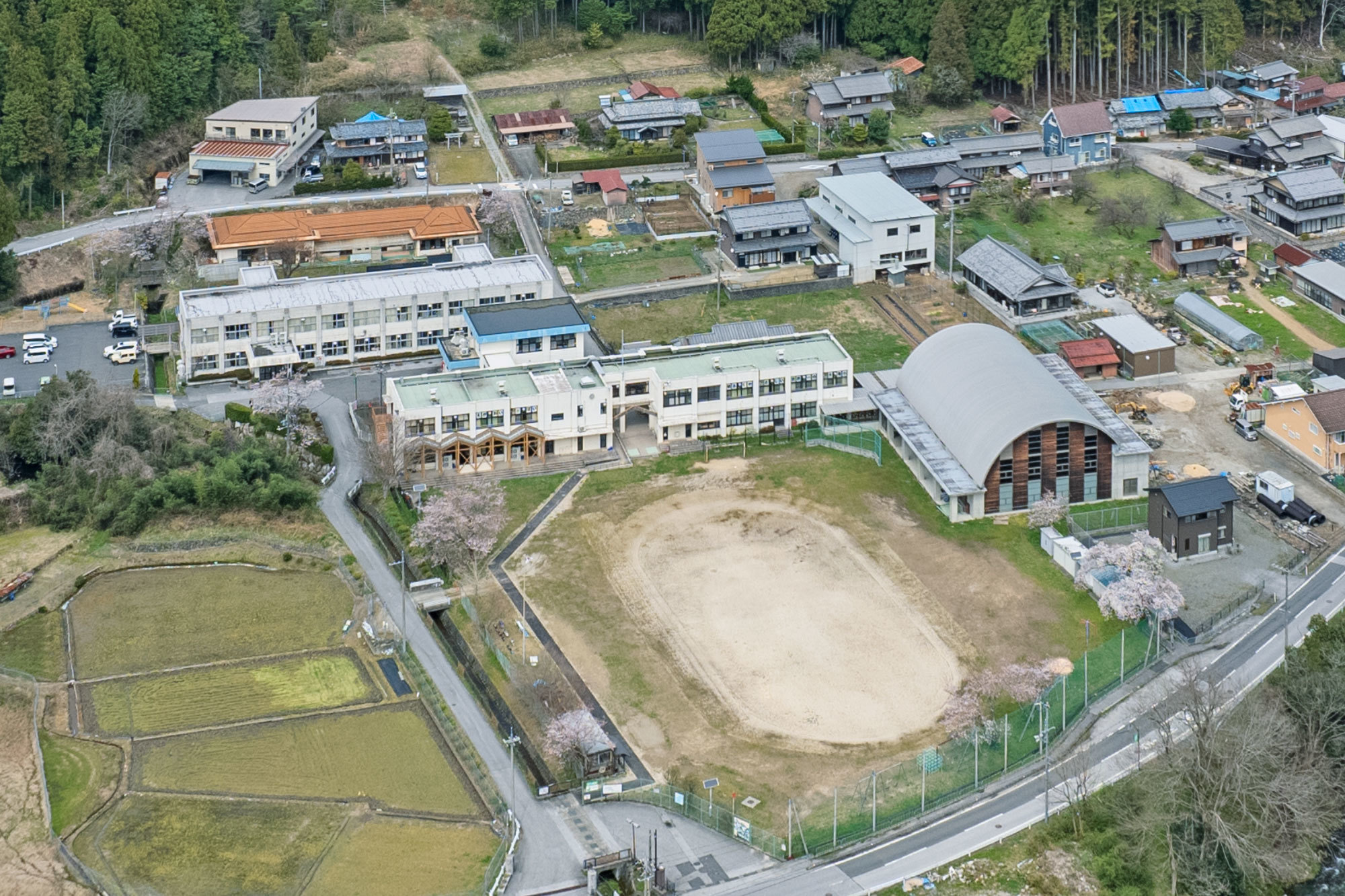 上空から見た大滝小学校