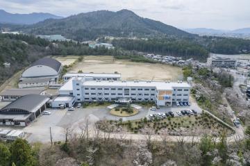 上空から見た多賀中学校