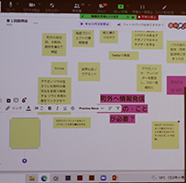 パソコン画面で付せんを使って意見を整理したオンラインホワイトボードの写真